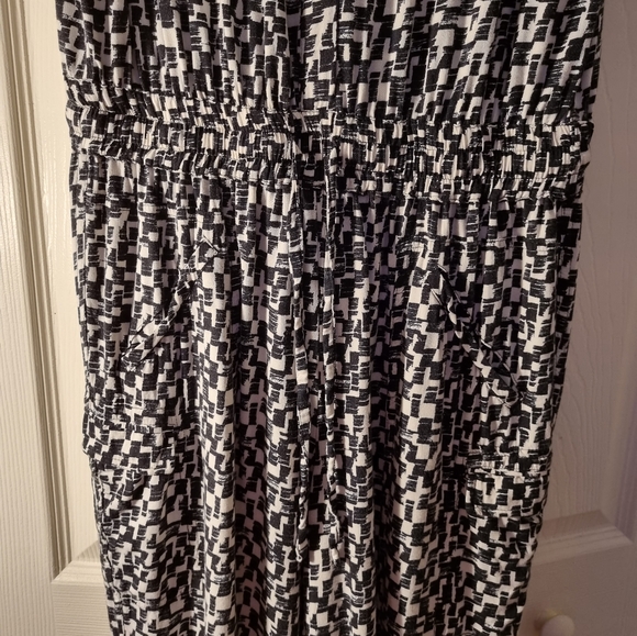 New York & Company black and white  patterned jumpsuit Size M - Picture 2 of 10